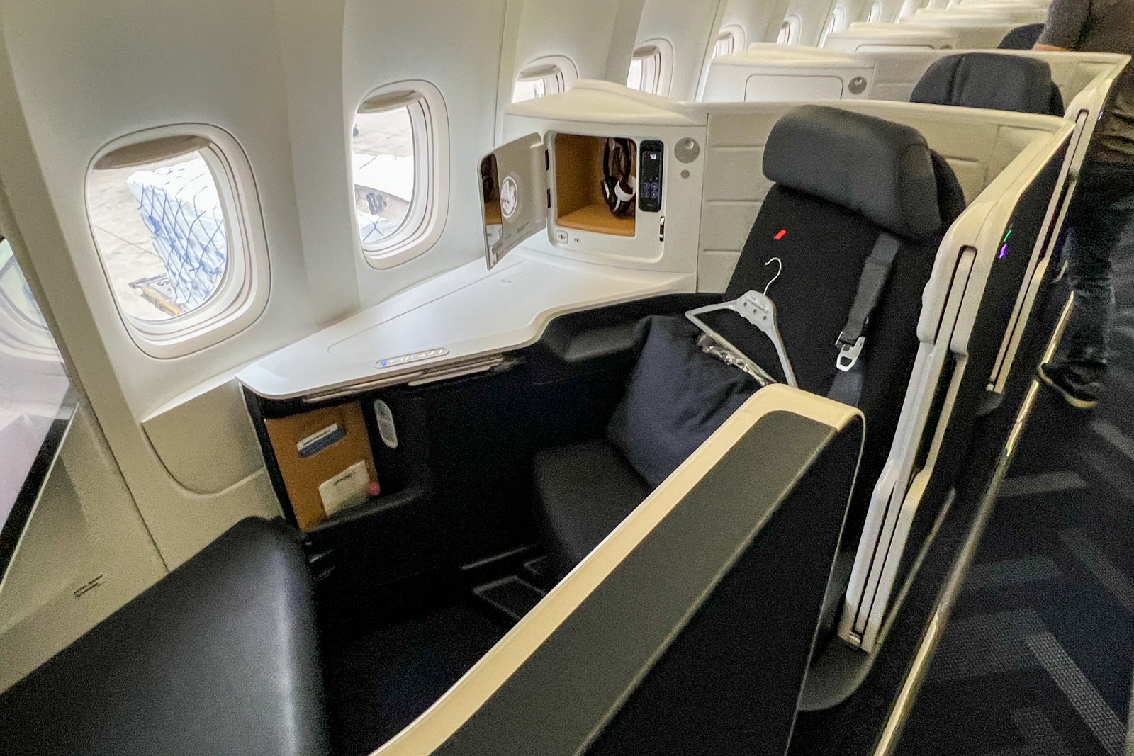 Read more about the article How to upgrade to first class without using a ton of cash