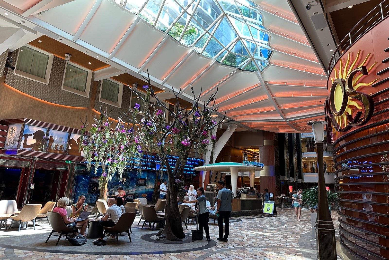 Read more about the article Royal Caribbean’s Royal Promenade: What you’ll find on this major cruise ship thoroughfare