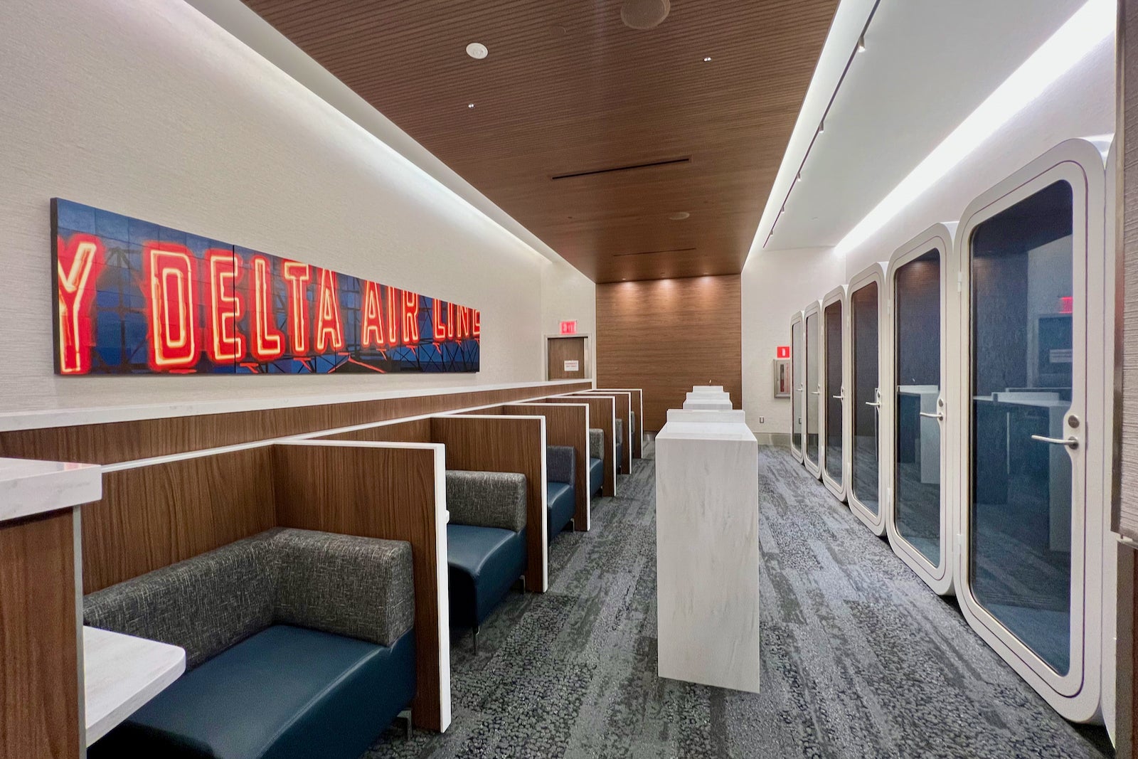 You are currently viewing Delta makes drastic updates to Sky Club access, severely limits access via credit cards