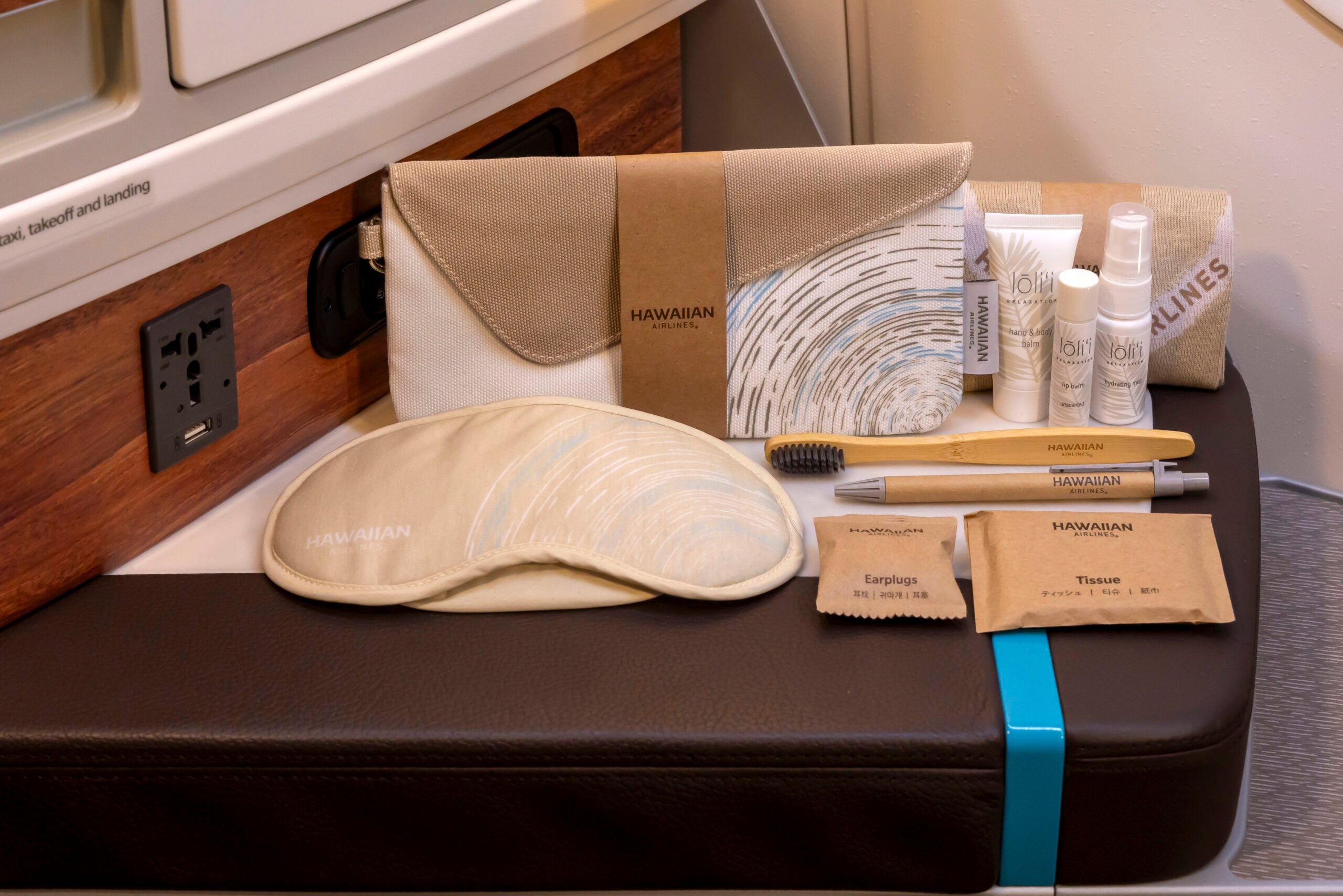 You are currently viewing Hawaiian Airlines wants to lure premium travelers with new amenity kits