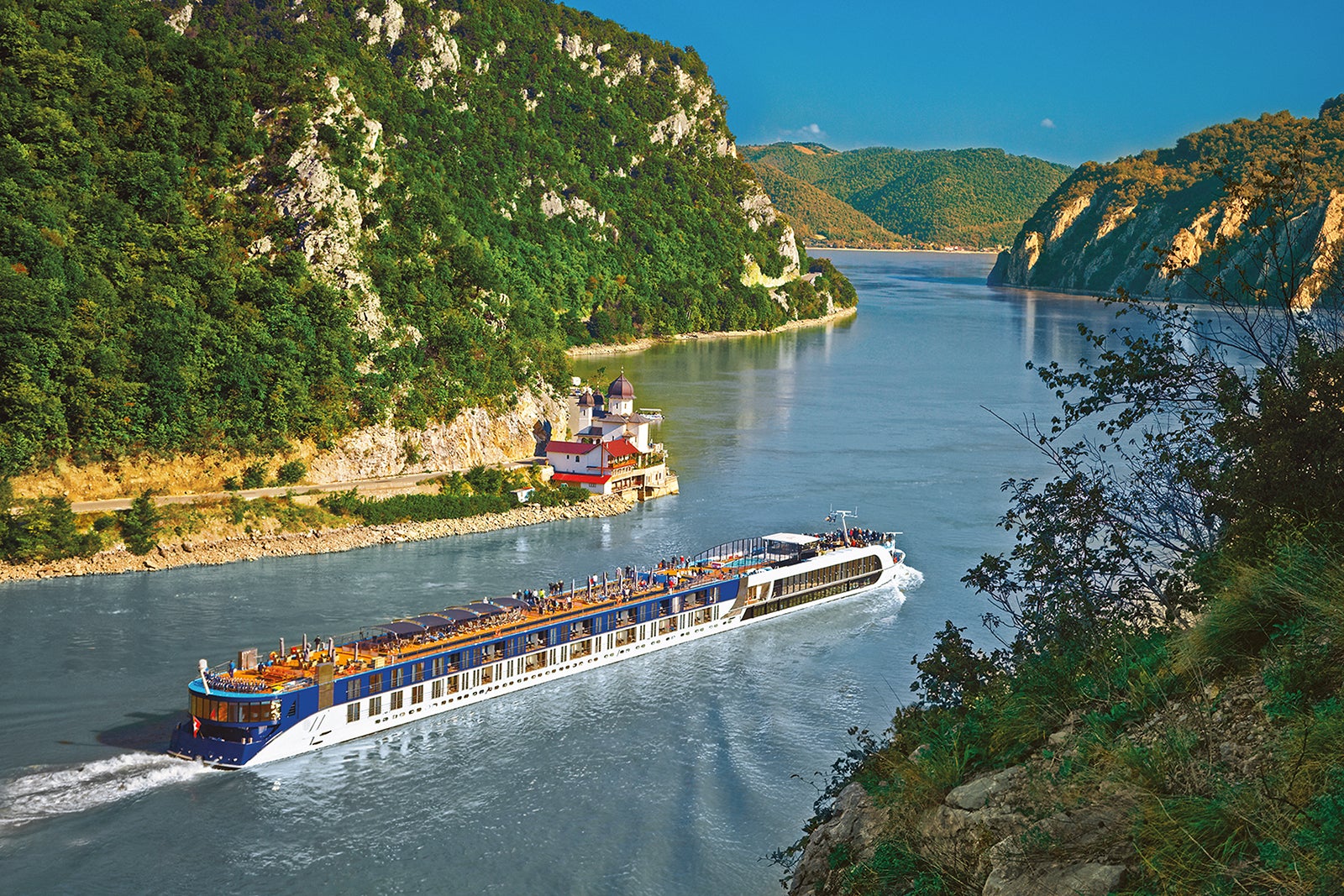 You are currently viewing AmaWaterways vs. Viking: Which of these popular river cruise lines is right for you?