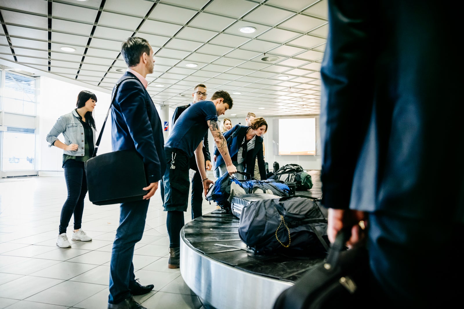 You are currently viewing Carry-on vs. checked bags: Which is the better choice?