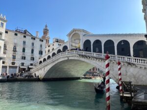 Read more about the article Daily tourism tax and tour group cap coming to Venice this year
