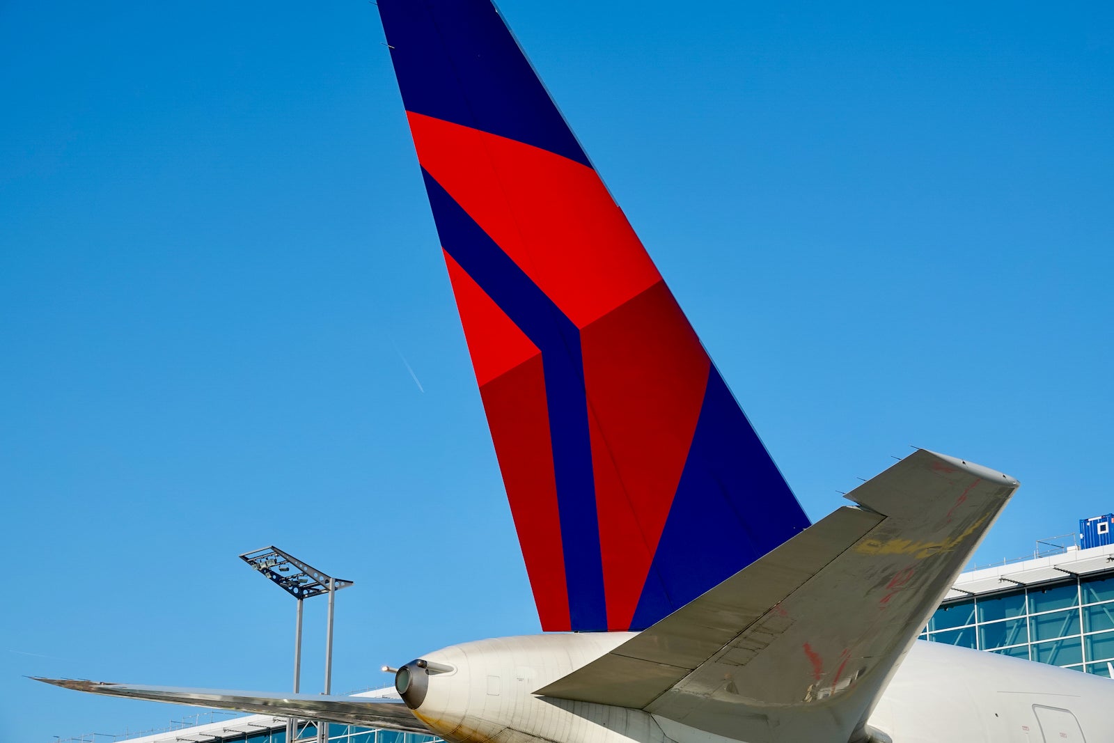 Read more about the article How to earn Delta Medallion elite status without flying in 2024