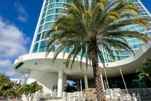 Read more about the article Sleek and modern, yet affordable: A review of Universal’s Aventura Hotel