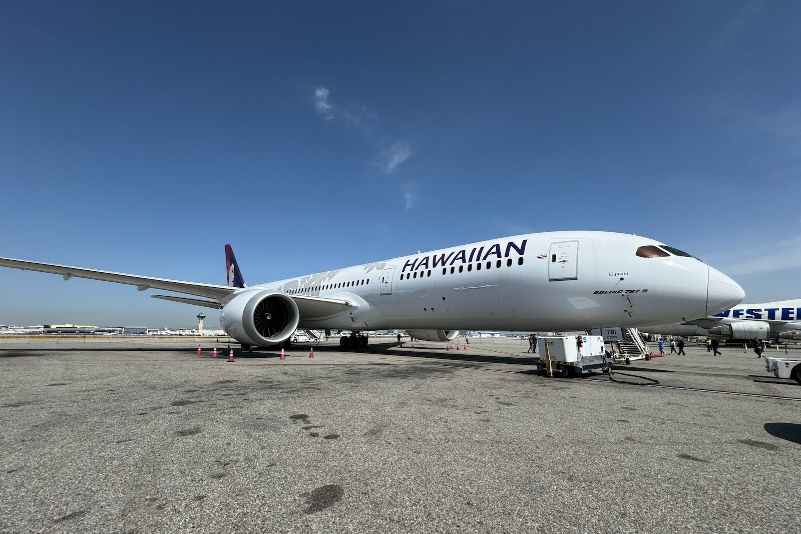 Read more about the article We got a sneak peek at Hawaiian Airlines’ stunning new Boeing 787-9 Dreamliner