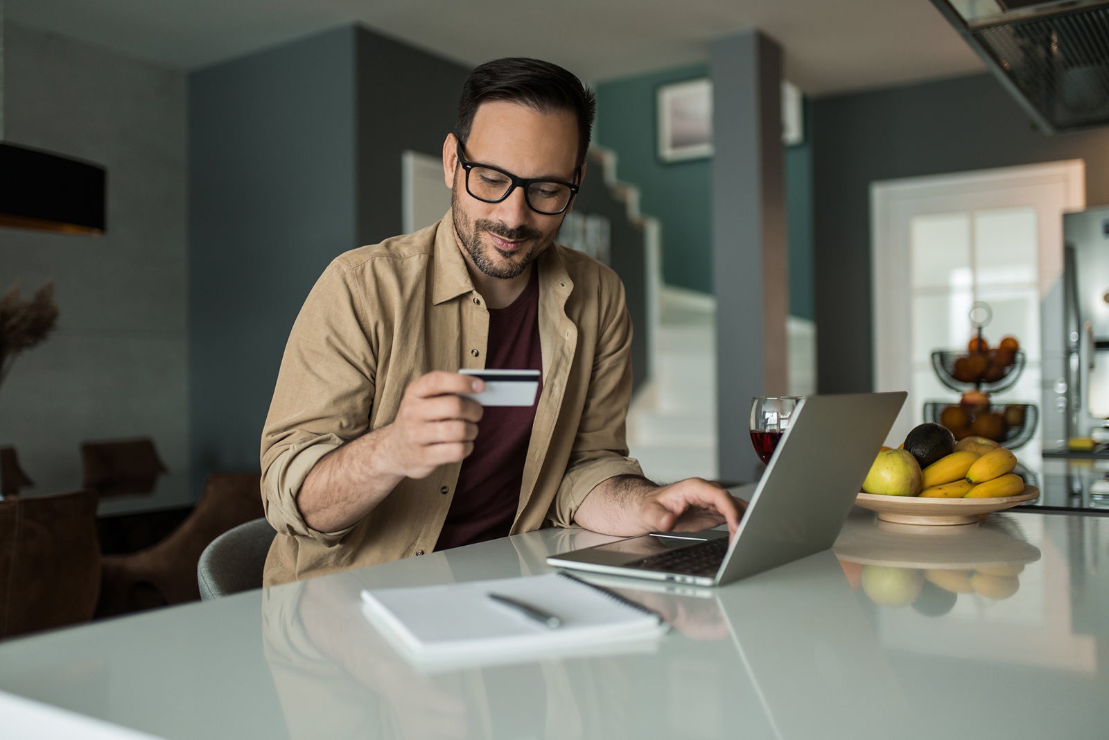 Read more about the article Visa, Mastercard agree to lower swipe fees by 20% — how will this impact your rewards?