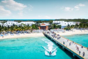 Read more about the article Eastern Caribbean vs. Western Caribbean cruises:  Which itinerary will I like more?